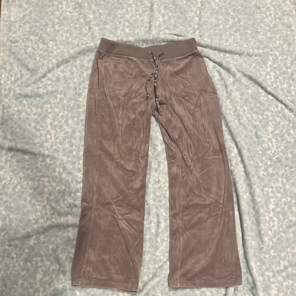 Lowrise Gloria Vanderbilt Velvetish pants.